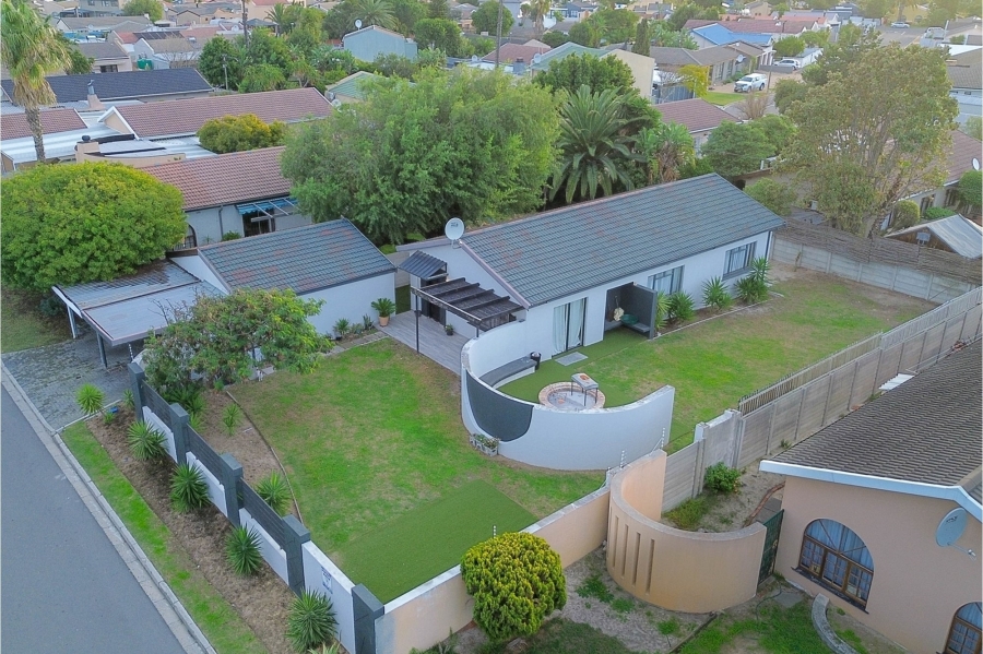 3 Bedroom Property for Sale in Bothasig Western Cape